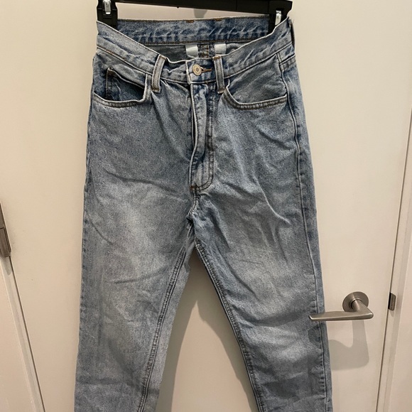 Brandy Melville “Jane Light Wash Jeans” - OSFA - Picture 3 of 4